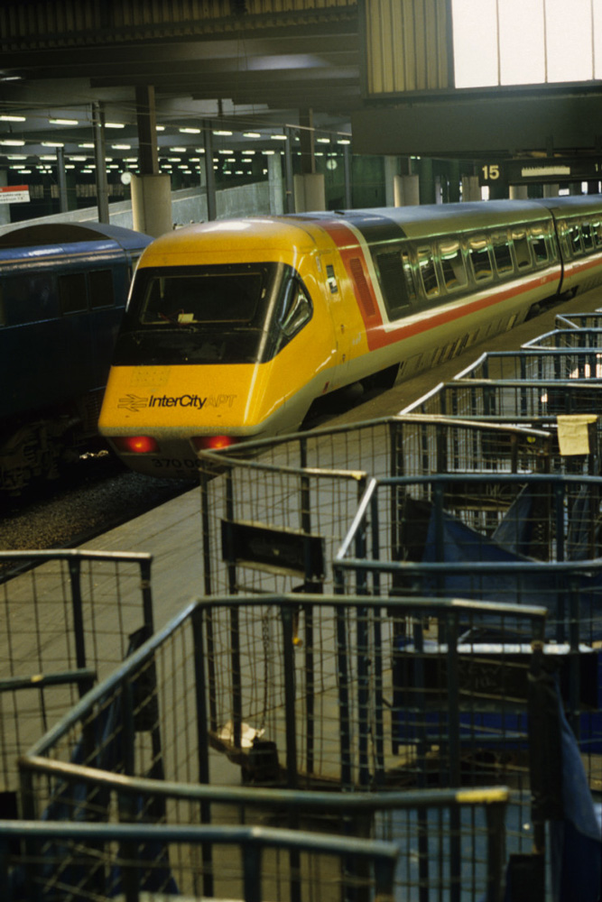Euston 30 May 1984 &copy; Martin Tasker / John Armitstead collection