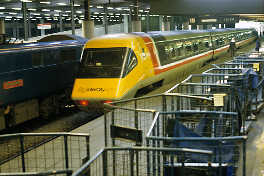 Euston 30 May 1984 &copy; Martin Tasker / John Armitstead collection