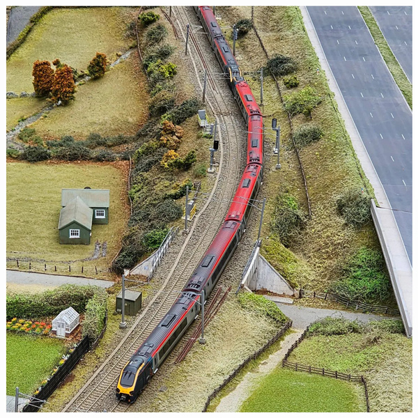 AWC 2&times; Class 221 'Super Voyager'