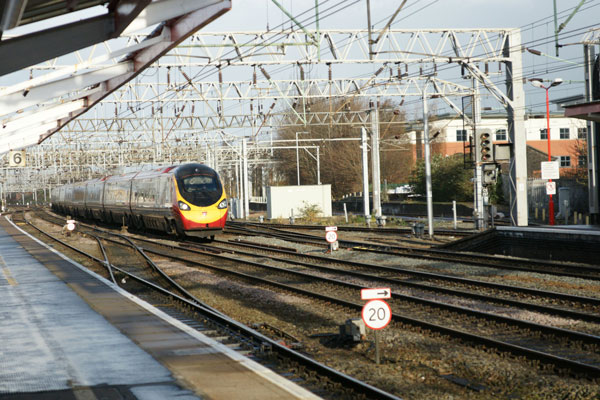 390 053 Passing Crewe 7 Dec 2011 &copy; Rob Latham