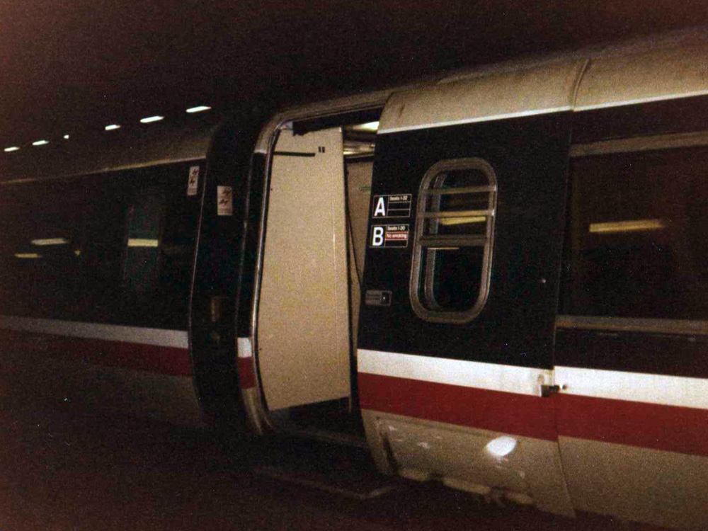 7 December 1981 &copy; Gordon Hayhurst